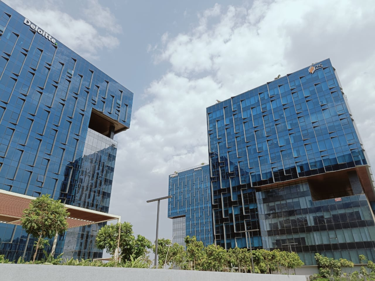 Large SEZ Office Space 1,00,000 Sqft for Rent at Prime Location Kharadi Pune Near World Trade Center Kharadi